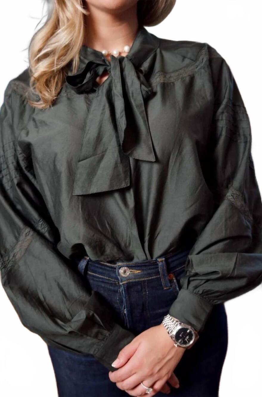 NEW SUNDAYS chelsea long sleeve blouse in green